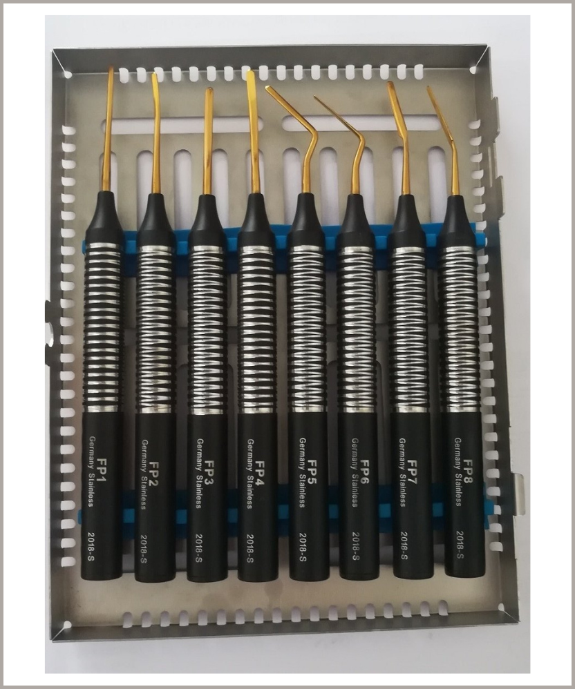 Flexible Peritome Serrated Blades set of 8 with Metal Case